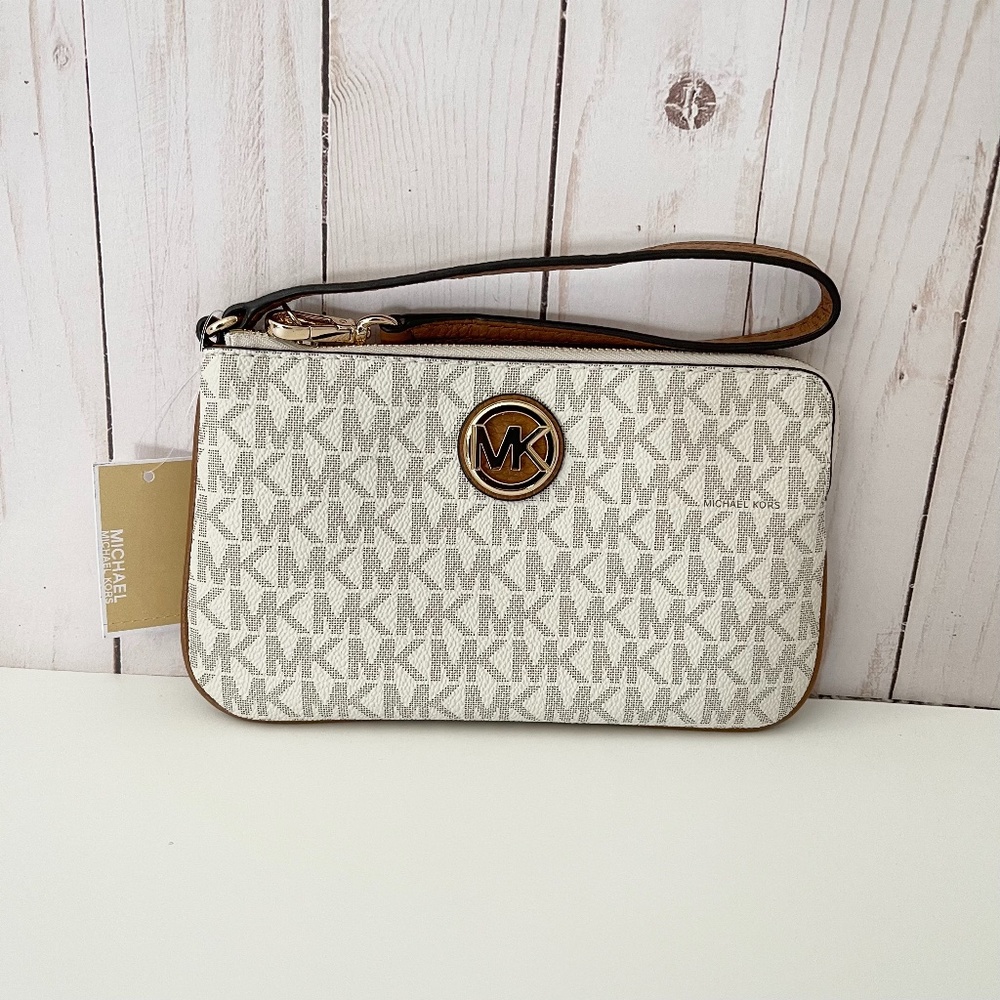 NEW Michael Kors Fulton Vanilla Wristlet